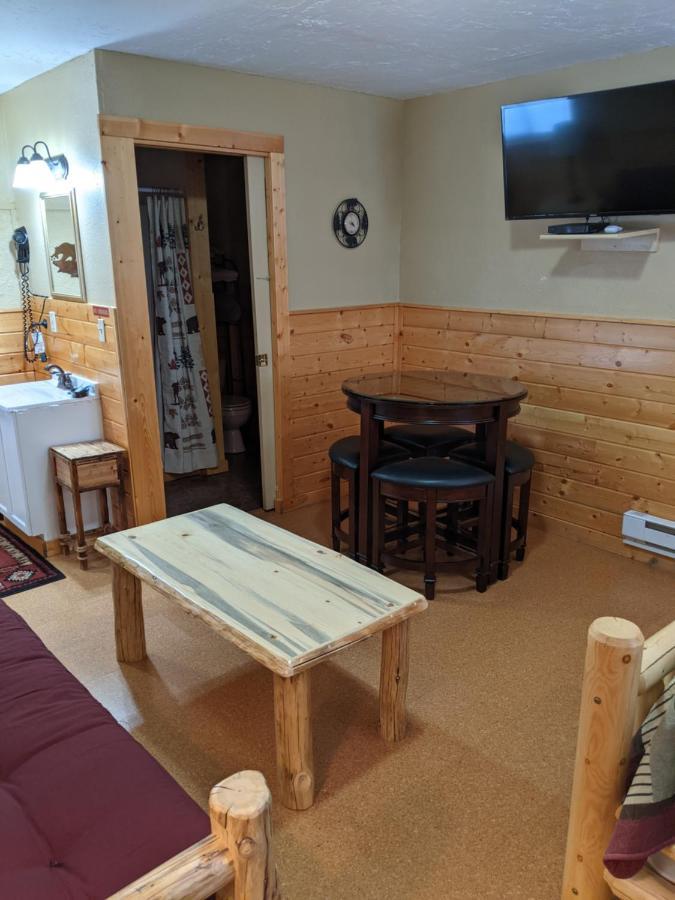 9 Bar W Cabins West Yellowstone Bagian luar foto