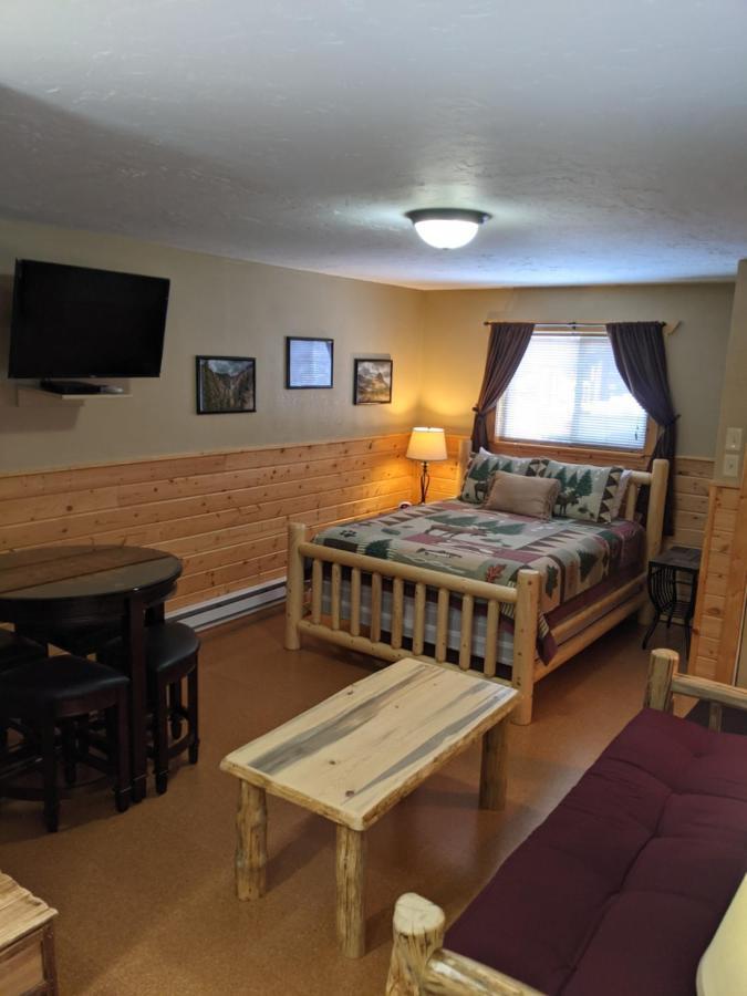 9 Bar W Cabins West Yellowstone Bagian luar foto