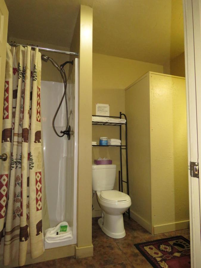 9 Bar W Cabins West Yellowstone Bagian luar foto
